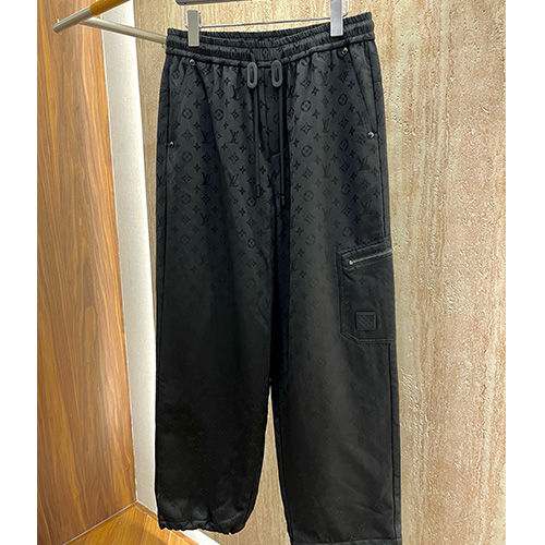 [홍콩명품.LOUIS VUITTON] 루이비통 25SS 로고 모노그램 조거 팬츠 바지 (블랙), BM23388, G5, 레플리카의류,미러급사이트