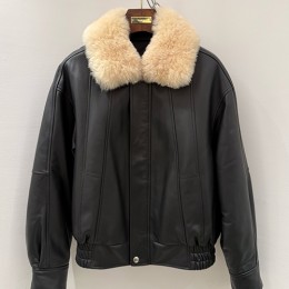 [홍콩명품.BOTTEGA VENETA] 보테가베네타 25SS 로고 퍼카라 레더 가죽 봄버 자켓 (블랙), BM23586, TOM, 레플리카의류,미러급사이트