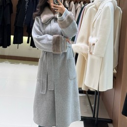 [홍콩명품,FENDI] 펜디 25SS 로고 여성 밍크퍼 카라 캐시미어 롱 코트 자켓 (그레이), BM23595, TOM, 레플리카의류,미러급사이트