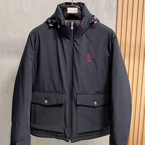 [홍콩명품.Brunello Cucinelli ] 브루넬로 쿠치넬리 25SS 로고 자수 후드 구스다운 파카 자켓 (블랙), BM23729, KSM, 레플리카의류,미러급사이트