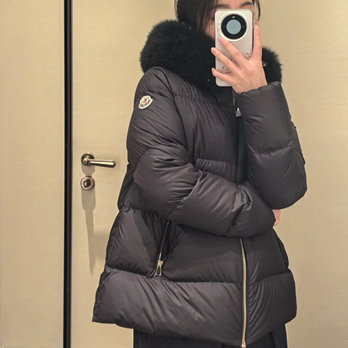 [홍콩명품.MONCLER] 몽클레어 25SS 로고 여성 Laichefur 구스다운 후드 패딩 자켓 (블랙), BM23842, PG, 레플리카의류,미러급사이트