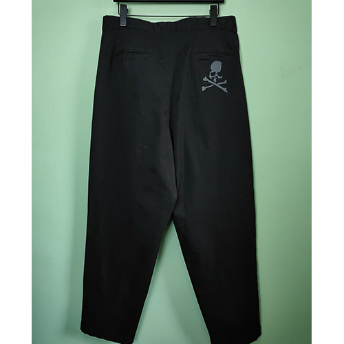 [홍콩명품.MASTERMIND] 마스터마인드 25SS 로고 자수 WILDTHINGS 오버핏 팬츠 바지 (블랙), BM23955, JL, 레플리카의류,미러급사이트