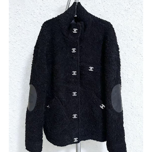 [홍콩명품.CHANEL] 샤넬 25SS 로고 버튼 플리스 자켓 (블랙), BM23985, X2, 레플리카의류,미러급사이트