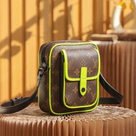 [홍콩명품.LOUIS VUITTON] 루이비통 25SS 로고 모노그램 크리스토퍼 웨어러블 월렛 M69404 (2컬러), BGM5446, GU2, 홍콩명품가방,명품쇼핑몰,크로스백,핸드백,구매대행