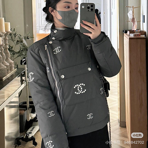 [홍콩명품.CHANEL] 샤넬 25SS 로고 터틀넥 구스다운 패딩 자켓 (블랙-화이트), BM24072, KK, 레플리카의류,미러급사이트