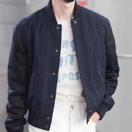 [홍콩명품.LOUIS VUITTON] 루이비통 25SS 로고 모노그램 레더 가죽 봄버 자켓 1AIJXS (네이비), BM24109, KB, 레플리카의류,미러급사이트