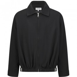 [홍콩명품.LOEWE] 로에베 25SS 로고 자수 카라 봄버 자켓 (블랙), BM24240, KK, 레플리카의류,미러급사이트