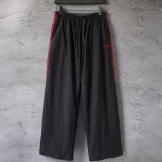 [홍콩명품.BALENCIAGA] 발렌시아가 25SS 로고 자수 조거 팬츠 바지 (2컬러), BM24250, KK, 레플리카의류,미러급사이트