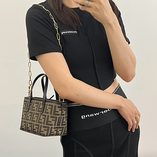 [가격문의][홍콩명품,FENDI] 펜디 25SS 로고 FF패턴 Roll 미니 토트백 핸드백 (브라운), BGM5543, BDA, 홍콩명품가방,명품쇼핑몰,크로스백,핸드백,구매대행
