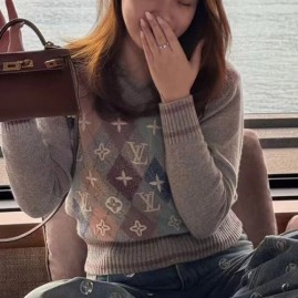 [홍콩명품.LOUIS VUITTON] 루이비통 25SS 로고 여성 모노그램 니트 스웨터 (그레이), BM24294, JL, 레플리카의류,미러급사이트