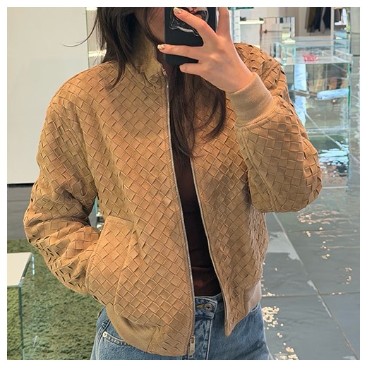 [홍콩명품.BOTTEGA VENETA] 보테가베네타 26SS 로고 터틀넥 인트레치아토 레더 가죽 봄버 자켓 (카라멜), BM24333, TOM, 레플리카의류,미러급사이트