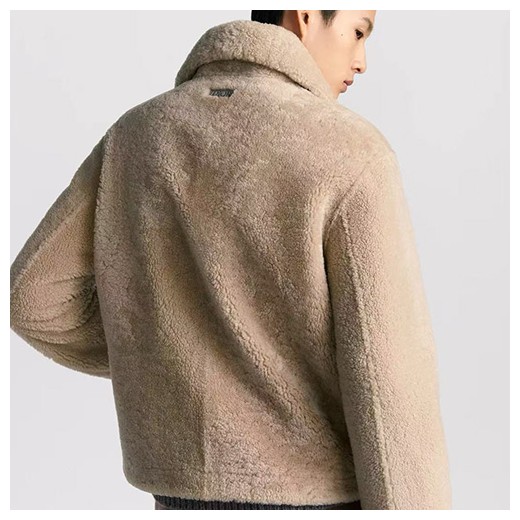 [홍콩명품,Christian Dior] 디올 26SS 로고 레더 가죽 퍼 자켓 (베이지), BM24453, TOM, 레플리카의류,미러급사이트