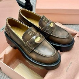 [홍콩명품,MIU MIU] 미우미우 26SS 로고 여성 레더 가죽 굽 구두 로퍼 (3컬러), SE6069, GHS, 명품스니커즈,운동화,구두,로퍼,하이탑,신발