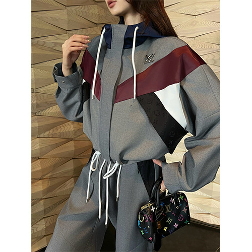 [홍콩명품.LOUIS VUITTON] 루이비통 26SS 로고 여성 후드 윈드브레이커 자켓 1AJGQ3 + 팬츠 바지 상하의 세트 (그레이), BM24532, MC, 레플리카의류,미러급사이트