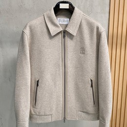 [홍콩명품.Brunello Cucinelli ] 브루넬로 쿠치넬리 26SS 로고 구스다운 카라 봄버 자켓 (베이지), BM24637, HH, 레플리카의류,미러급사이트