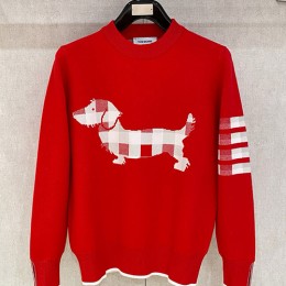 [홍콩명품.THOME BROWNE] 톰브라운 26SS 로고 헥터 4바 니트 스웨터 (레드), BM24650, HH, 레플리카의류,미러급사이트