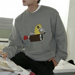 [홍콩명품,Christian Dior] 디올 26SS 로고 그래픽 자수 맨투맨 티셔츠 (그레이), BM24668, KK, 레플리카의류,미러급사이트