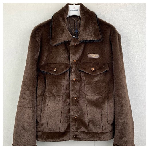 [가격문의][홍콩명품.LOUIS VUITTON] 루이비통 26SS 로고 퍼 카라 자켓 1AJVEJ (브라운), BM24823, KK, 레플리카의류,미러급사이트