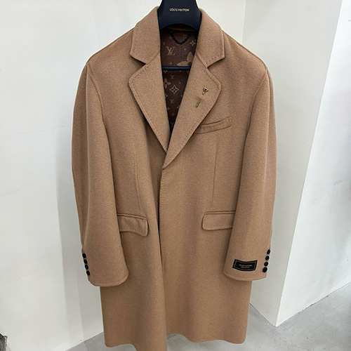 [가격문의][홍콩명품.LOUIS VUITTON] 루이비통 26SS 로고 모노그램 울 캐시미어 코트 자켓 (브라운), BM24904, TOM, 레플리카의류,미러급사이트