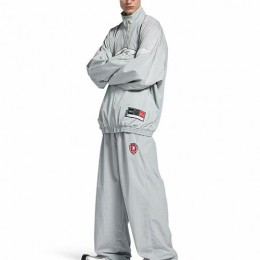 [가격문의][홍콩명품.BALENCIAGA] 발렌시아가 26SS 로고 자수 윈드브레이커 자켓 + 조거 팬츠 바지 상하의 세트 (라이트그레이), BM24935, JL, 레플리카의류,미러급사이트