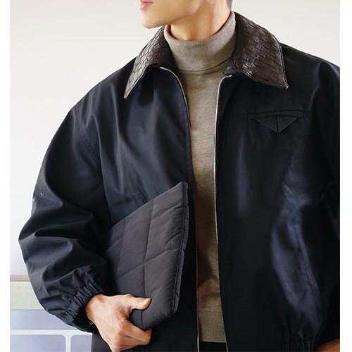 [홍콩명품.BOTTEGA VENETA] 보테가베네타 26SS 로고 인트레치아토 카라 봄버 자켓 (블랙), BM24941, JL, 레플리카의류,미러급사이트