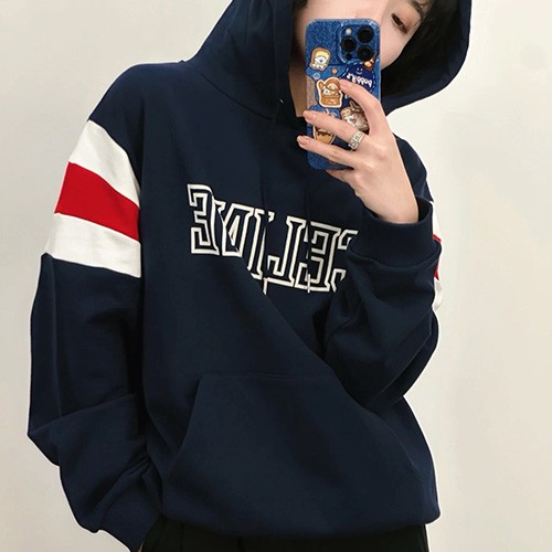 [홍콩명품.CELINE] 셀린느 26SS 로고 프린트 후드 티셔츠 (네이비), BM24986, KSM, 레플리카의류,미러급사이트