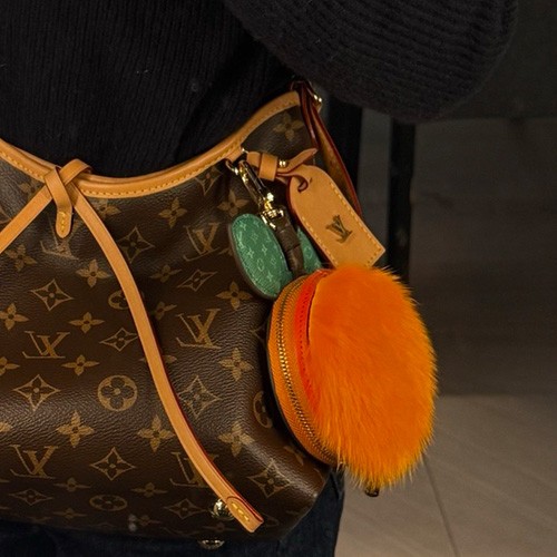 [홍콩명품.LOUIS VUITTON] 루이비통 26SS 로고 모노그램 LV Acorn 백 참 (2컬러), ET3515, HY, 홍콩명품의류,구매대행,온라인명품