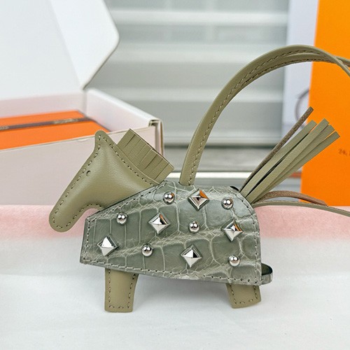 [홍콩명품.Hermes] 에르메스 26SS 로고 Rodeo Robeo Coeur 백 참 (카키-실버), ET3521, HY, 홍콩명품의류,구매대행,온라인명품