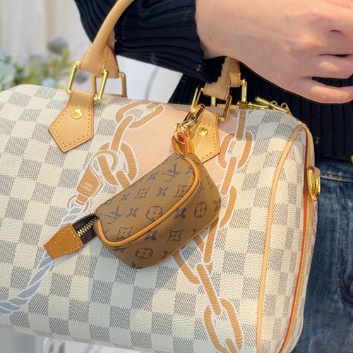 [홍콩명품.LOUIS VUITTON] 루이비통 26SS 로고 모노그램 LV X TM 마이크로 포쉐트 백참 (카라멜), ET3546, HY, 홍콩명품의류,구매대행,온라인명품