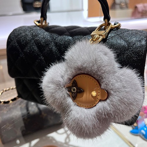 [홍콩명품.LOUIS VUITTON] 루이비통 26SS 로고 비비엔 밍크 퍼 키홀더 키링 백참 (5컬러), ET3571, HY, 홍콩명품의류,구매대행,온라인명품