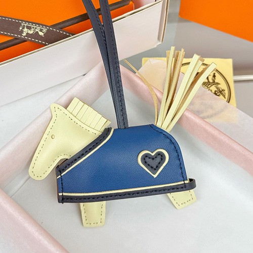 [홍콩명품.Hermes] 에르메스 26SS 로고 Rodeo Robeo Coeur 백참 (블루), ET3590, HY, 홍콩명품의류,구매대행,온라인명품