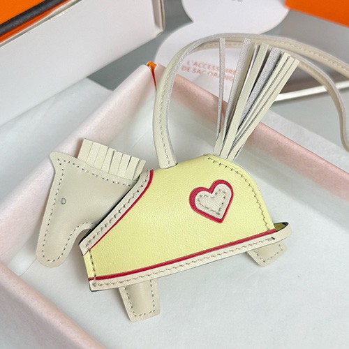 [홍콩명품.Hermes] 에르메스 26SS 로고 Rodeo Robeo Coeur 백참 (노랑), ET3596, HY, 홍콩명품의류,구매대행,온라인명품