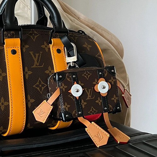 [홍콩명품.LOUIS VUITTON] 루이비통 26SS 로고 모노그램 MISTER TRUNK 백참 (브라운), ET3599, HY, 홍콩명품의류,구매대행,온라인명품