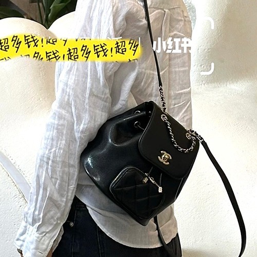 [홍콩명품.CHANEL] 샤넬 26SS 로고 Affinity 레더 가죽 퀄팅 백팩 (블랙-금장), BGM5743, BDA, 무료배송