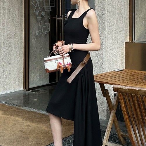 로에베 로고 여성 벨티드 민소매 나시 롱 원피스 (2컬러) 26SS